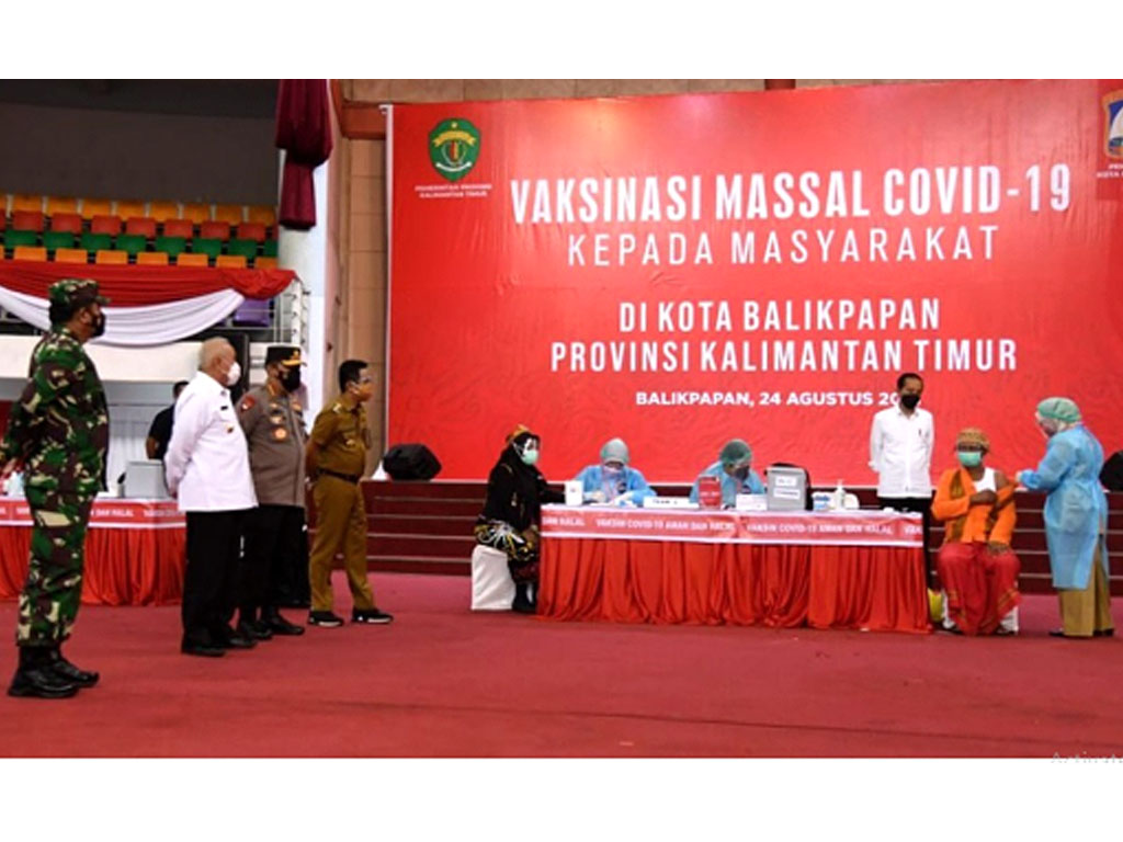 jokowi tinjau vaksinasi di balikpapan