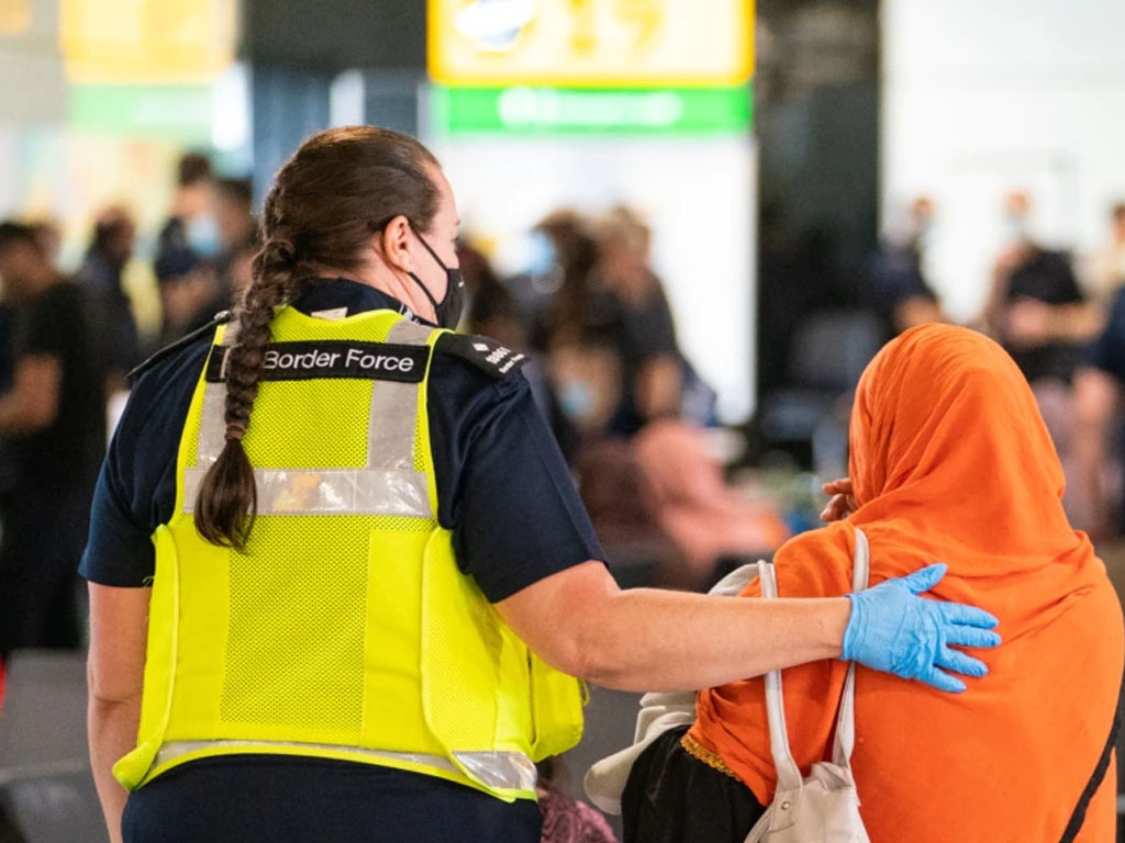 pengungsi afghanistan di bandara london