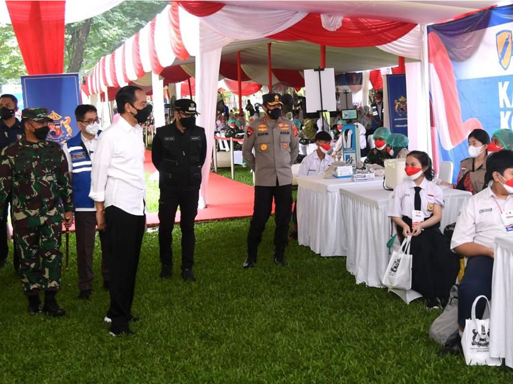 jokowi tinjau vaksinasi di kebun raya bogor