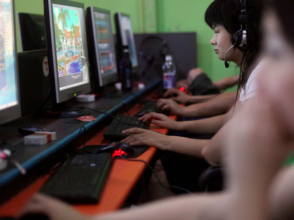 Anak-anak dan remaja main video game di shanghai