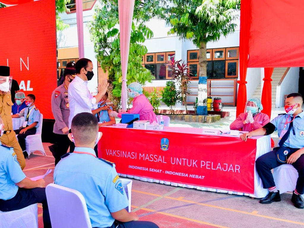 jokowi tinjau vaksinasi di ponorogo