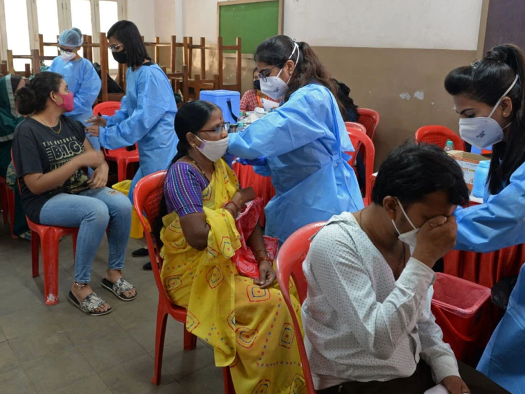 vaksinasi pelajar di mumbai