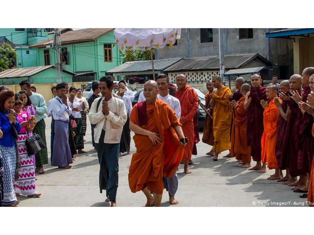 U Wirathu di sampul majalah Time terbitan Juni 2013 (Foto dw.comid)