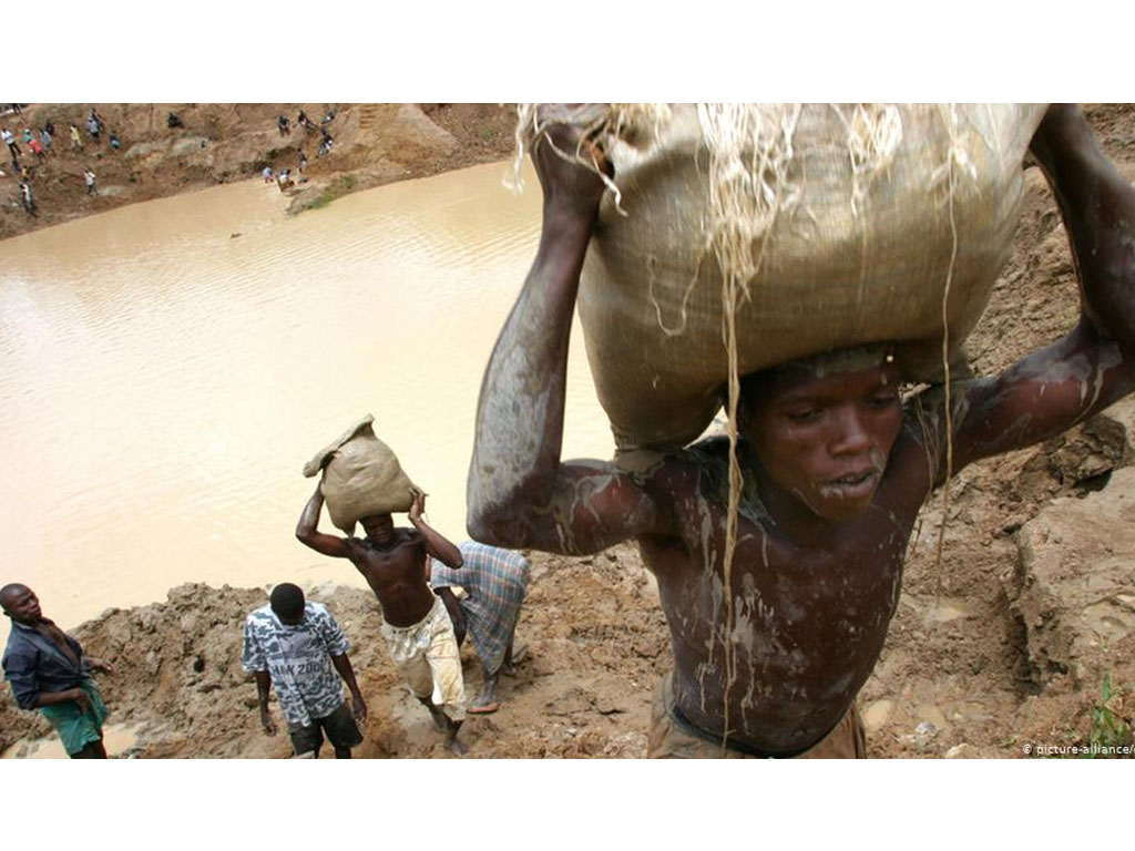 buruh di tambang intan di afrika