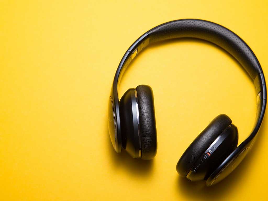 Ilustrasi headset untuk mendengarkan musik