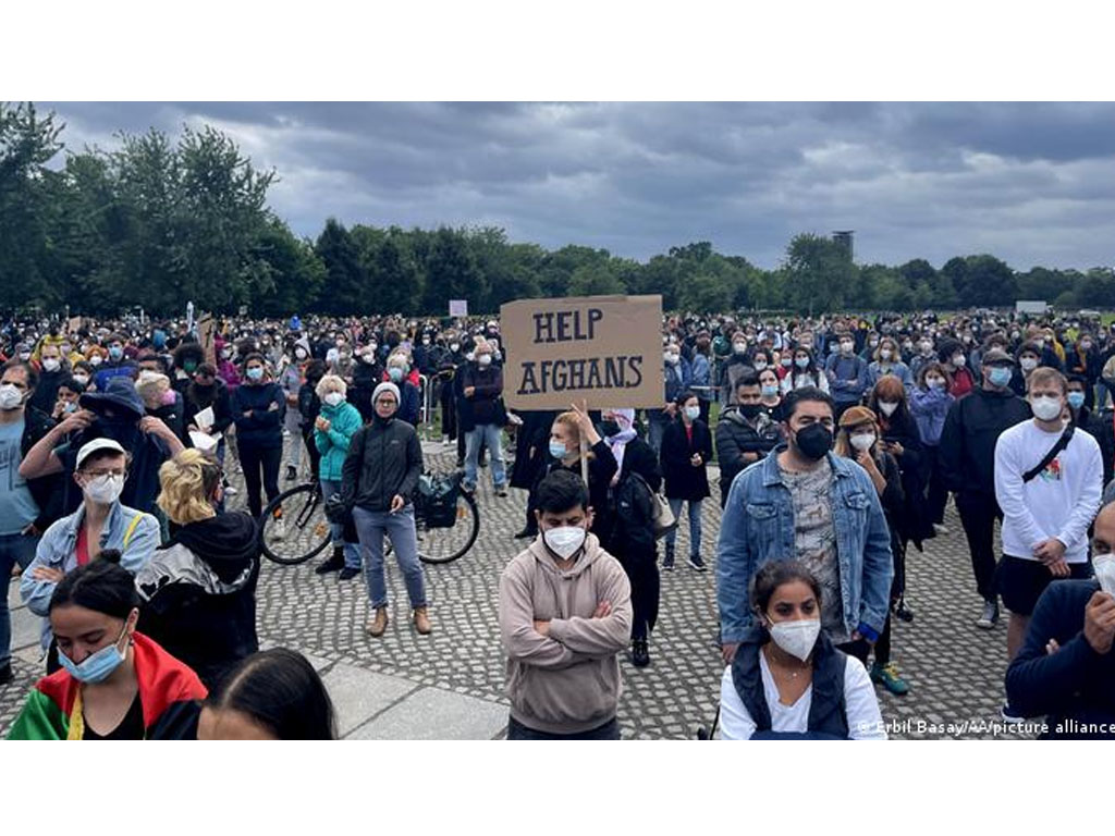 Warga di Berlin berunjuk rasa