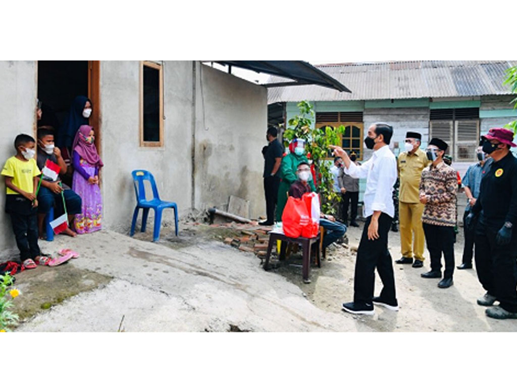 jokowi tinjau vaksinasi di aceh besar