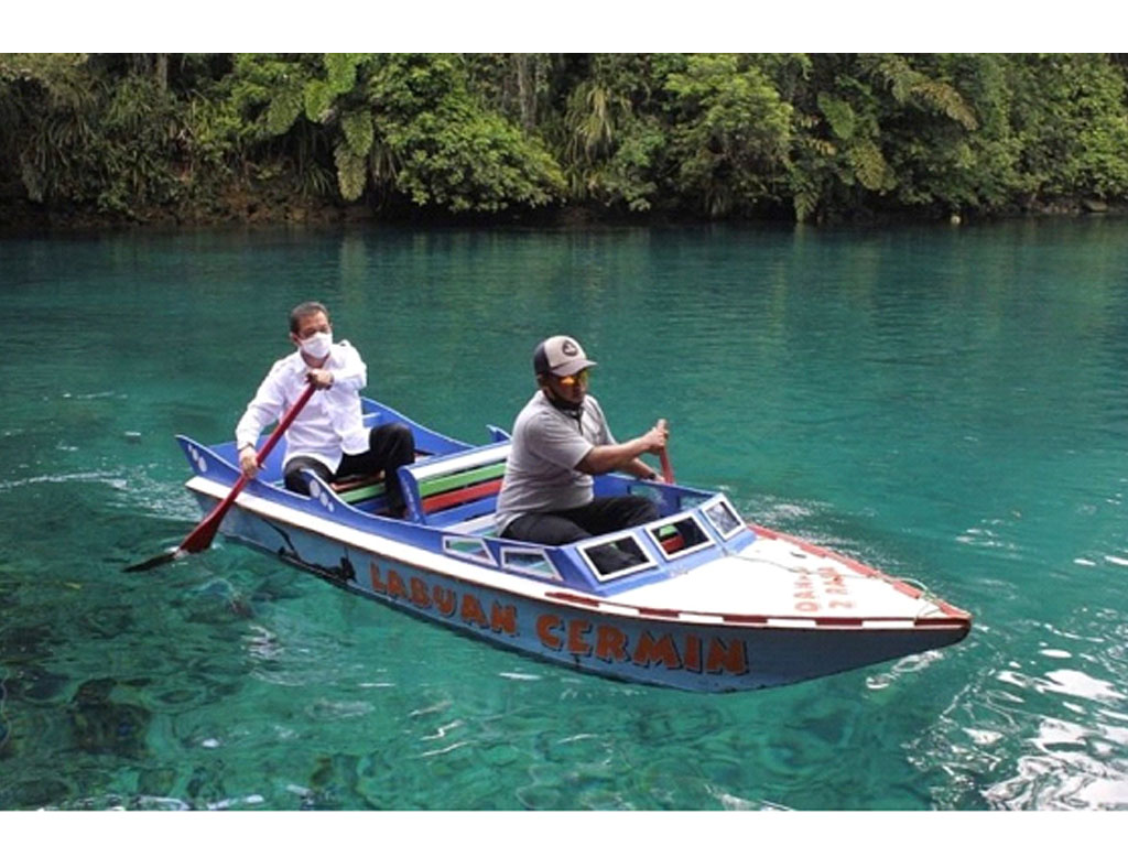 danau labuan cermin