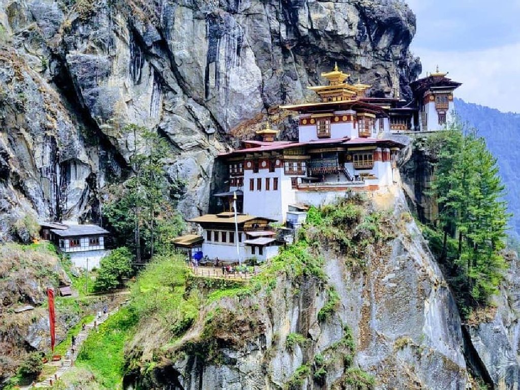 Paro Taktsang merupakan sebuah destinasi yang diunggulkan di negara Bhutan