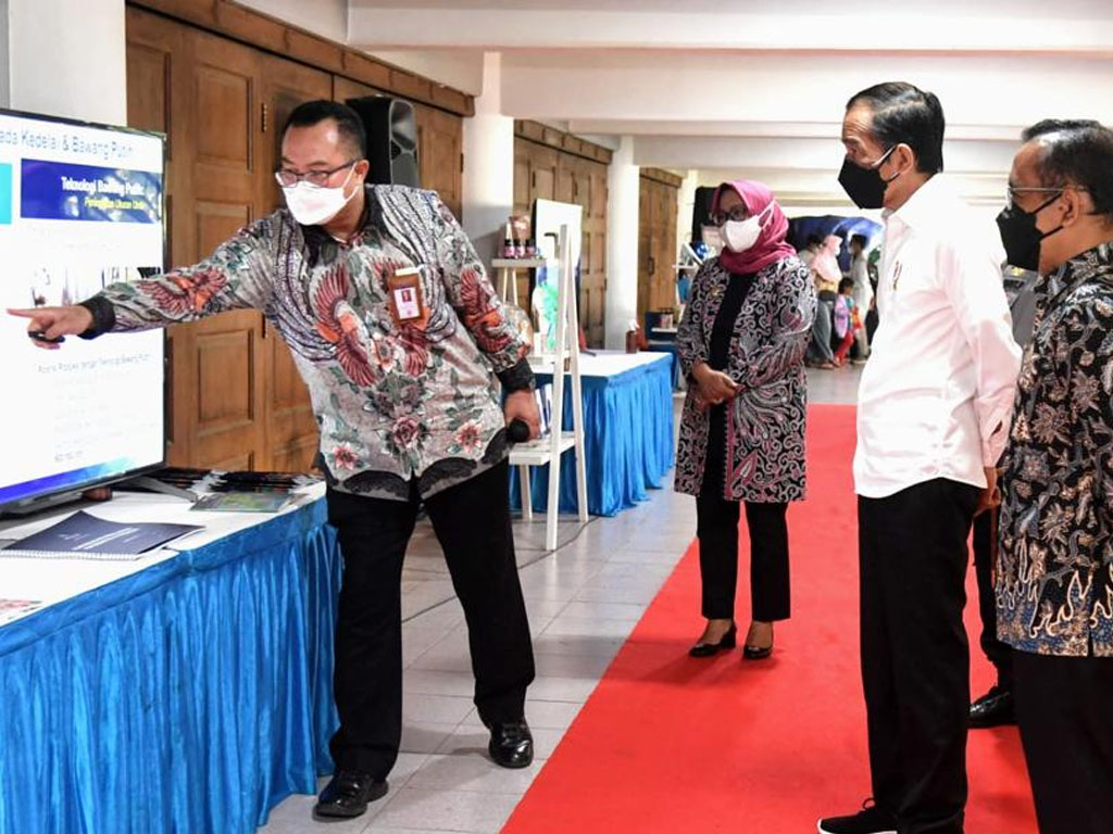 jokowi di ipb vaksinasi merdeka