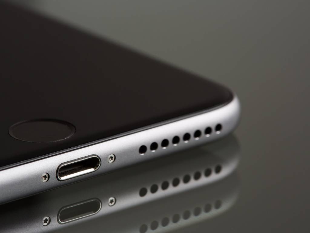 Cara Tangani Speaker iPhone yang Pecah