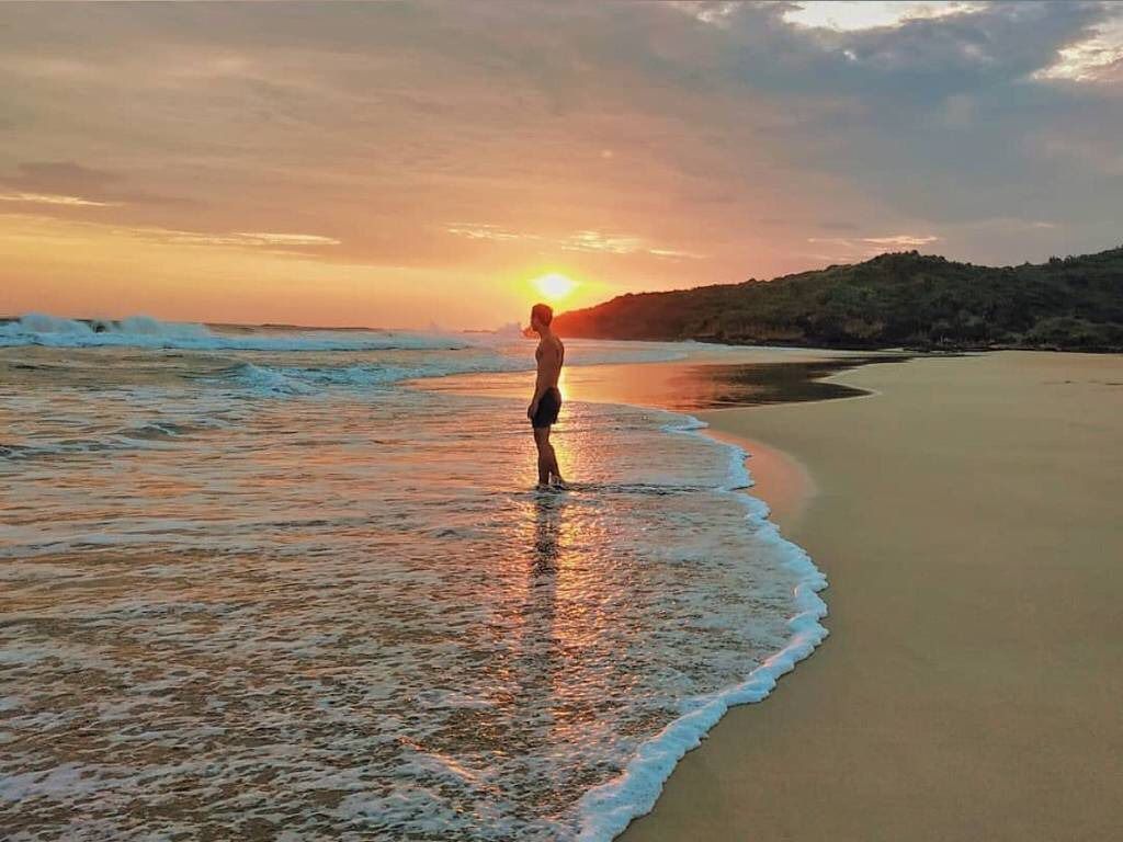 Pantai Ujung Genteng