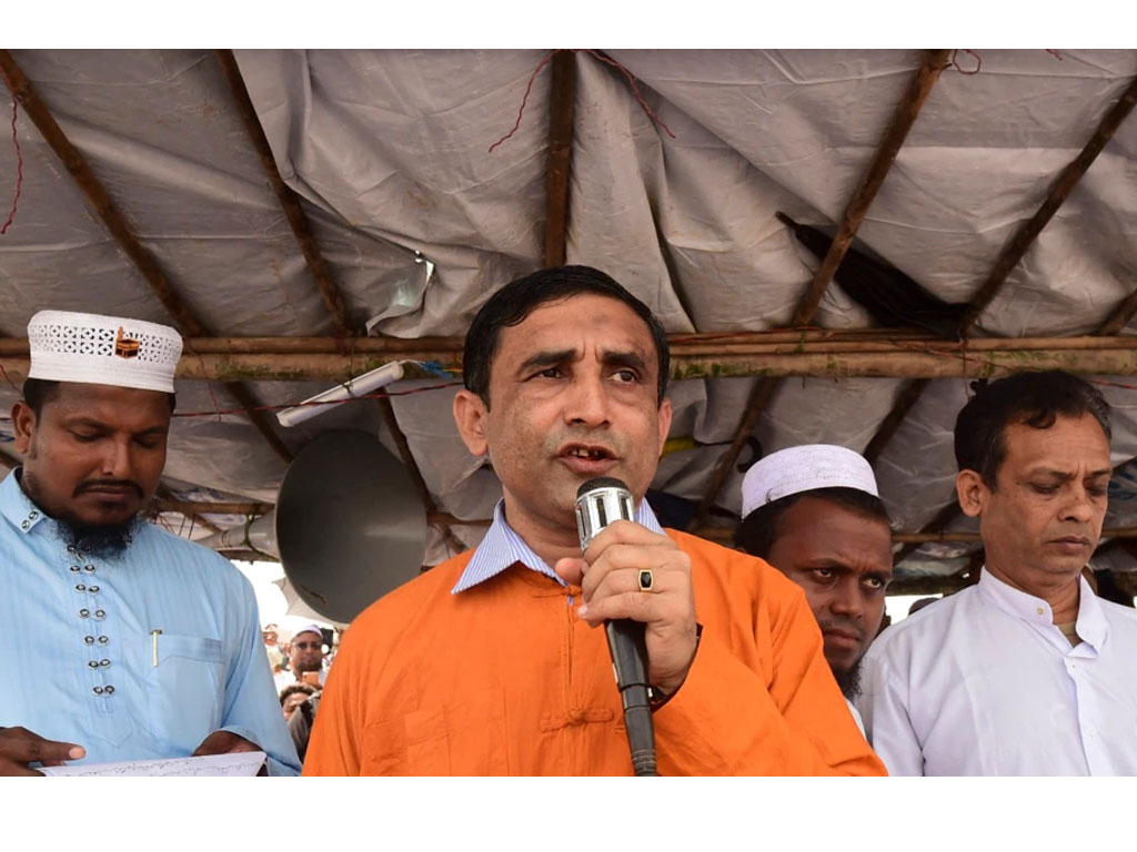 Mohib Ullah (tengah), pemimpin komunitas Rohingya