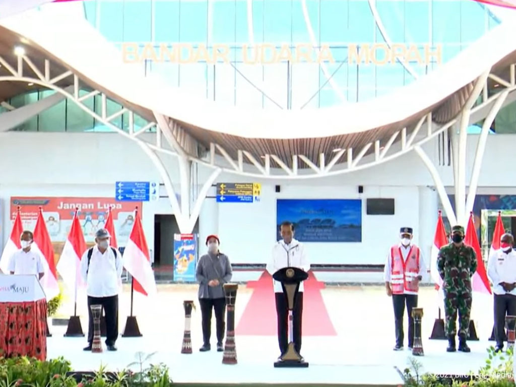 meresmikan Terminal Baru Bandara Mopah, Merauke, Papua