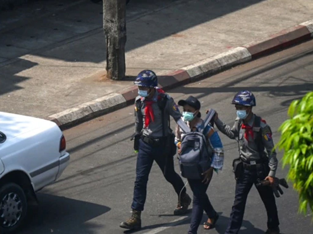 polisi tahan jurnalis myanmar