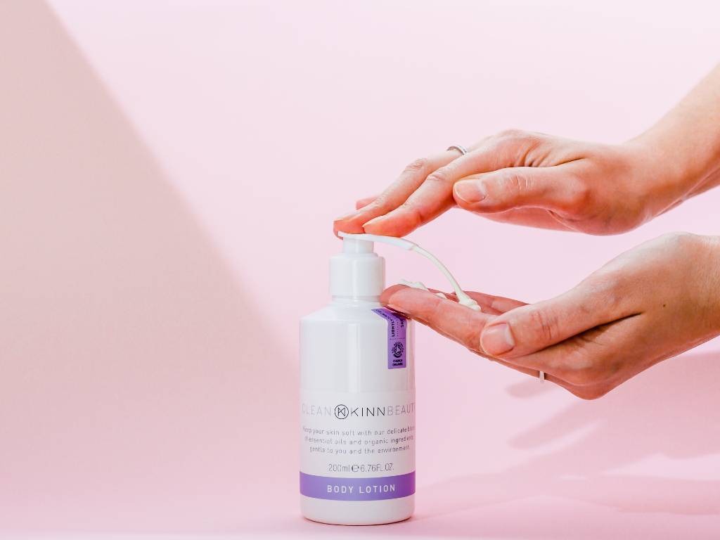 5 Manfaat Body Lotion untuk Kulit Tubuh Tagar