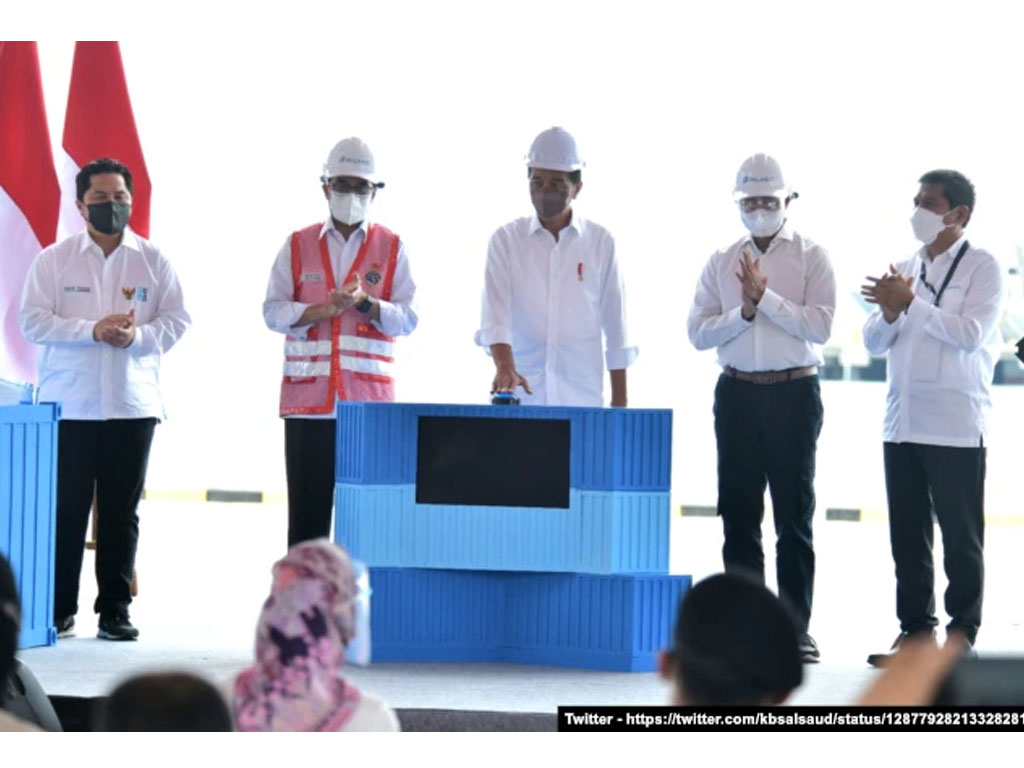 jokowi di terminal wae kelambu ntt