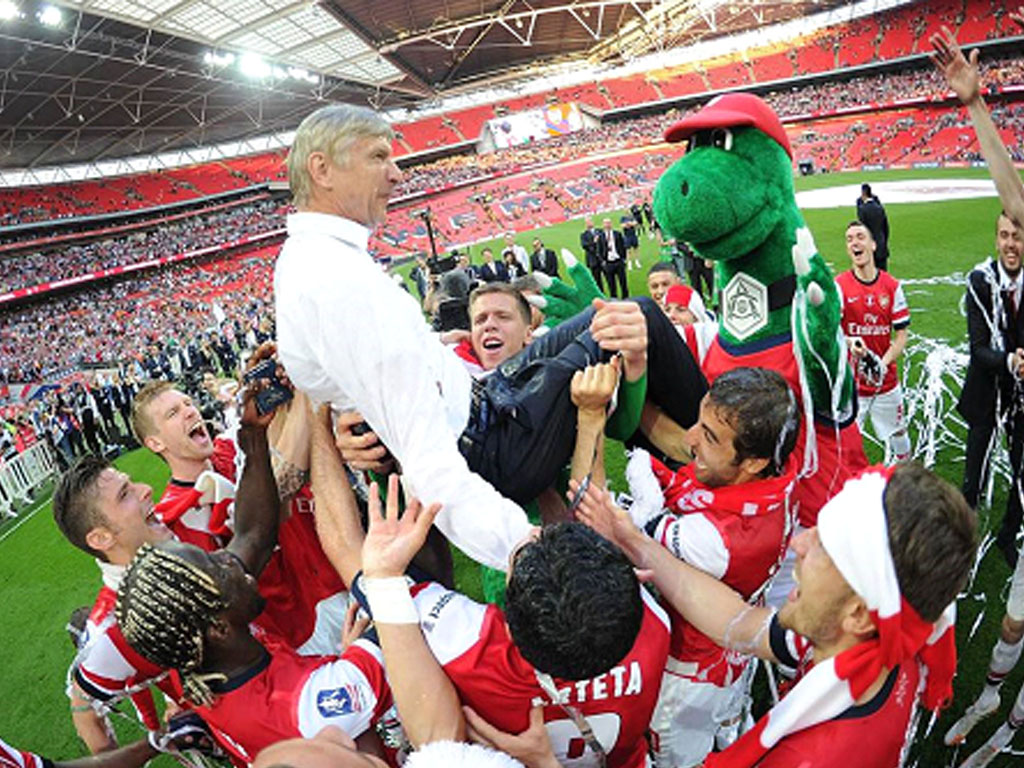 Arsene Wenger bersama Arsenal