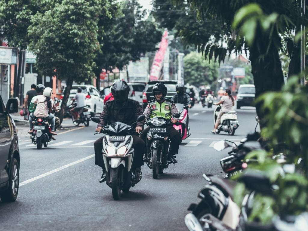 Kebisaan Buruk Saat Berkendara Sepeda Motor