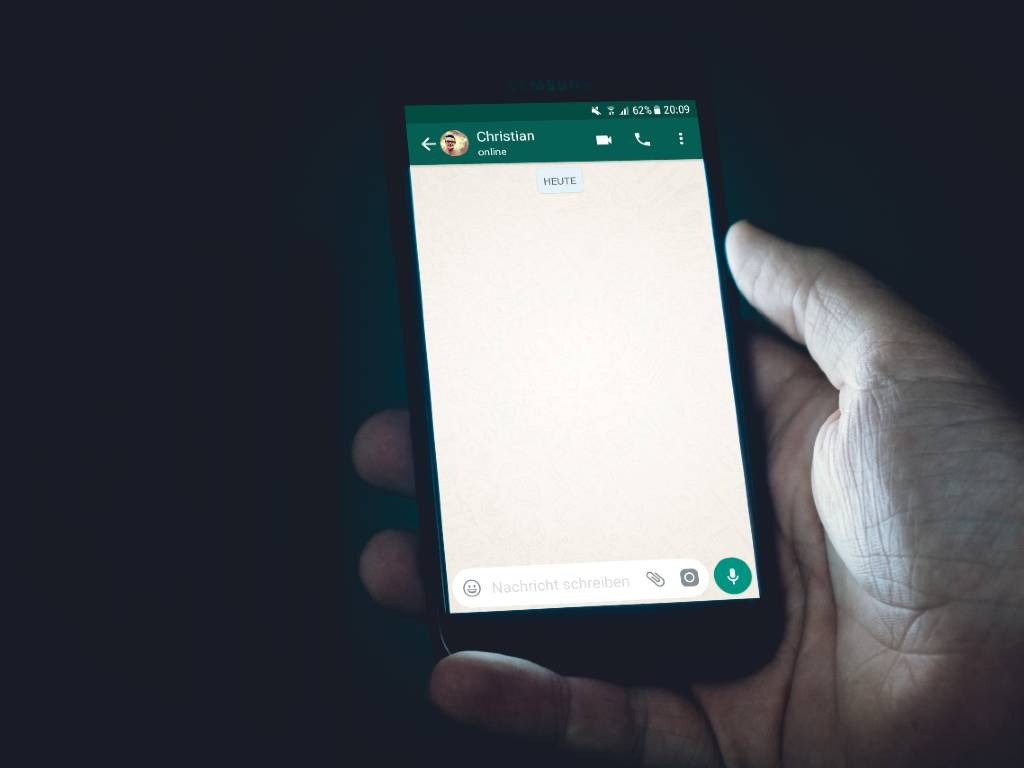 Cara Mengirim File Media di WhatsApp