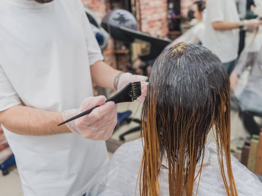 Cara Merawat Rambut Berwarna