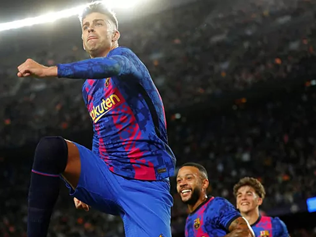 Gerard Pique rayakan gol