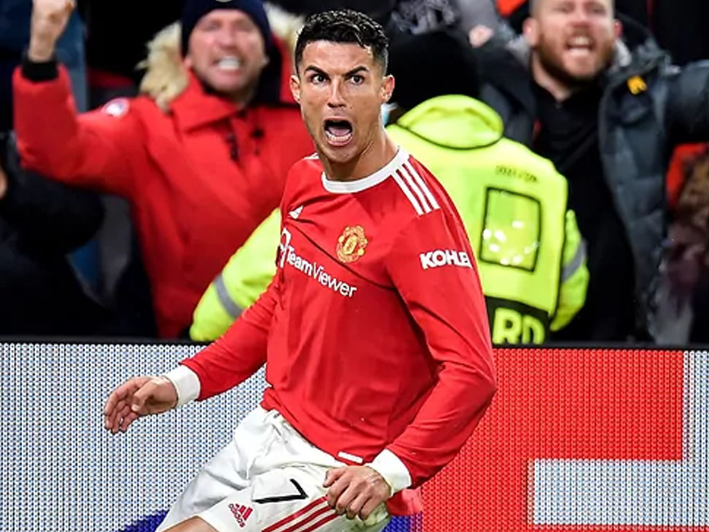 ronaldo rayakang gol ke gawang atlanta