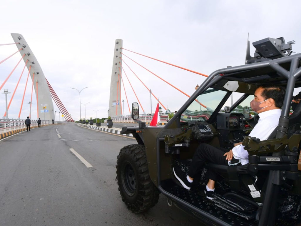 jokowi jajal jembatan alala