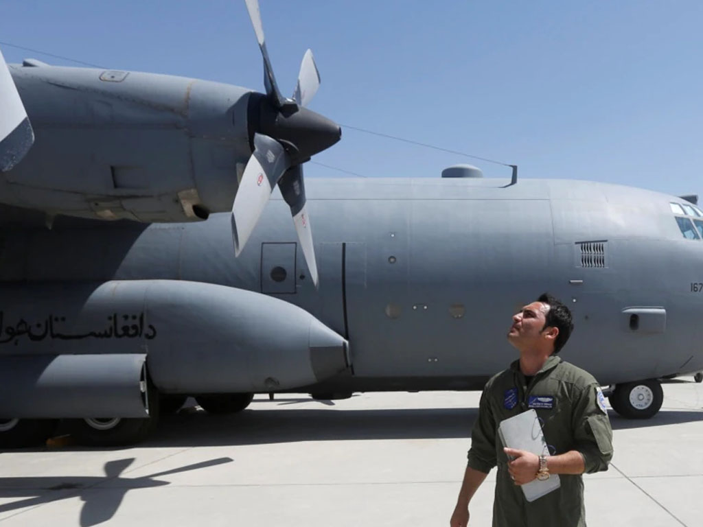 pilot afghanistan periksa perawat