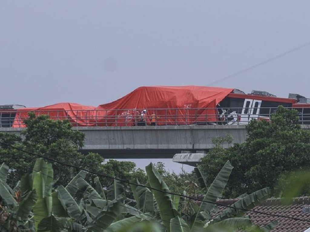 Tabrakan LRT di kawasan Munjul, Jakarta Timur