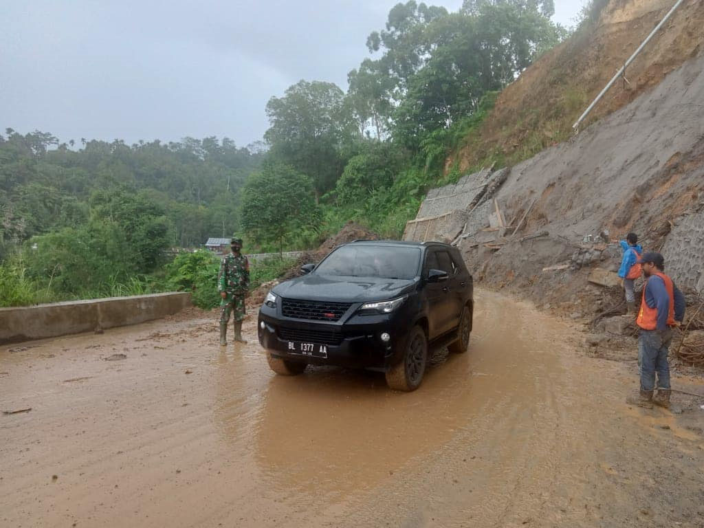 jalan longsor takengon2