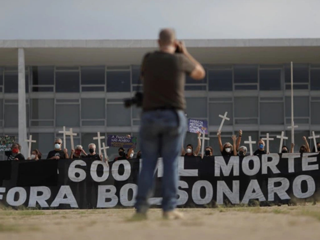 demo tuntut bolsonaro