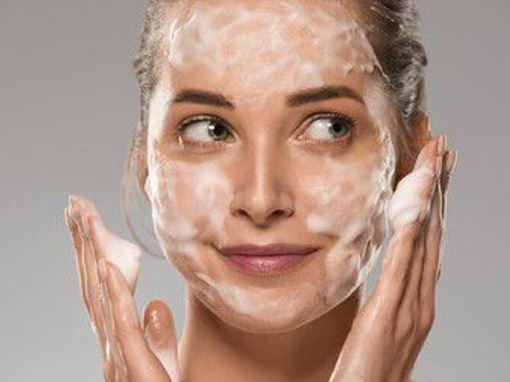 Cara Memilih Facial Wash Kulit Kering