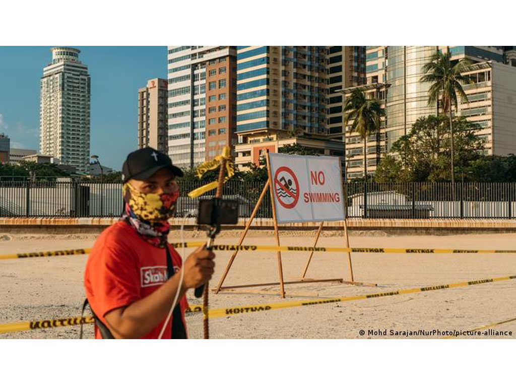 papan peringatan di manila