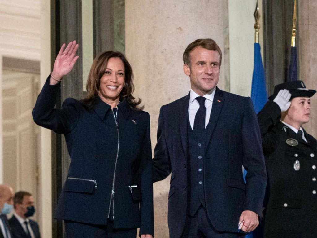 presiden macron dan wapres harris di paris