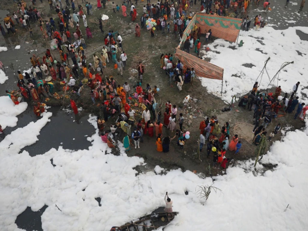 umat hindu india di sungai tercemar