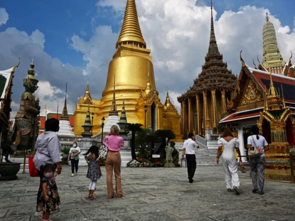pengunjung memasuki palace bangkok