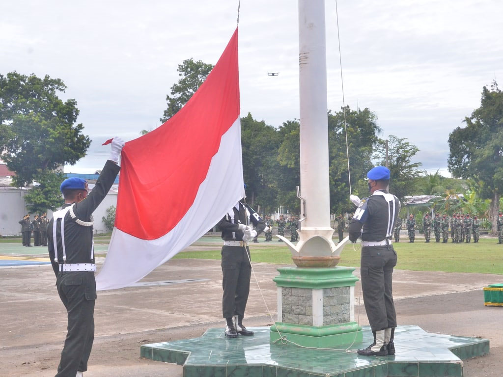 pengibaran bendera