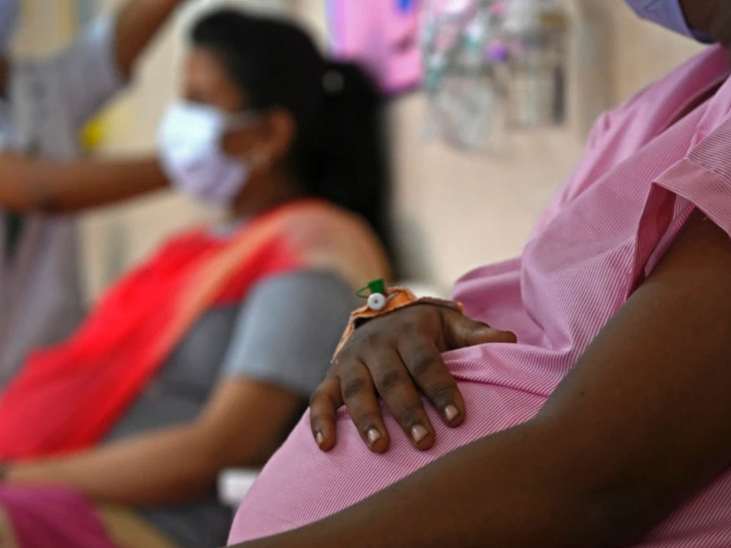 perempuan hamil vaksinasi di india
