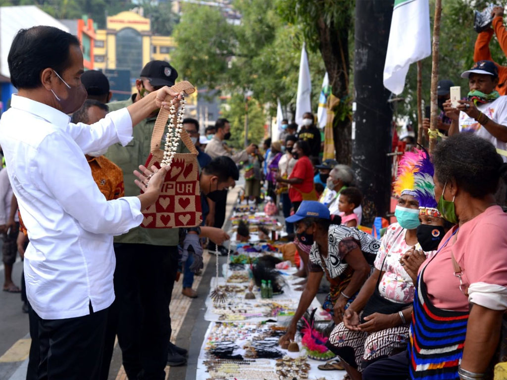 jokowi di pasar jayapura