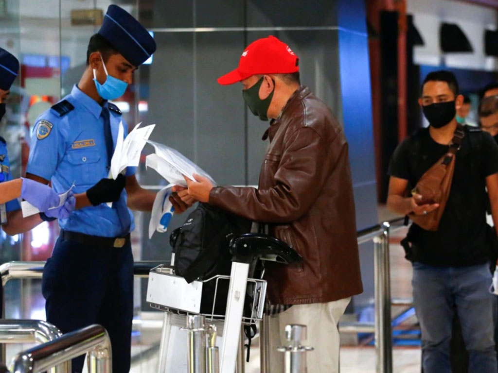 pemeriksaan dokumen di bandara soetta