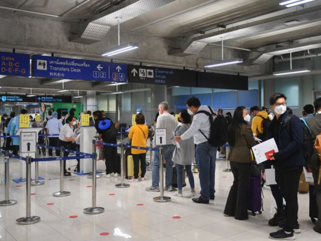 turis di bandara bangkok