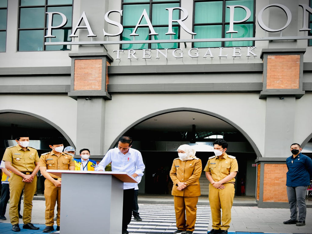 jokowi resmikan pasar pon trenggalek