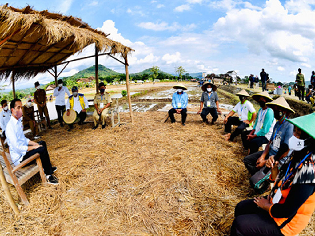 jokowi dialog dng petani di trenggalek