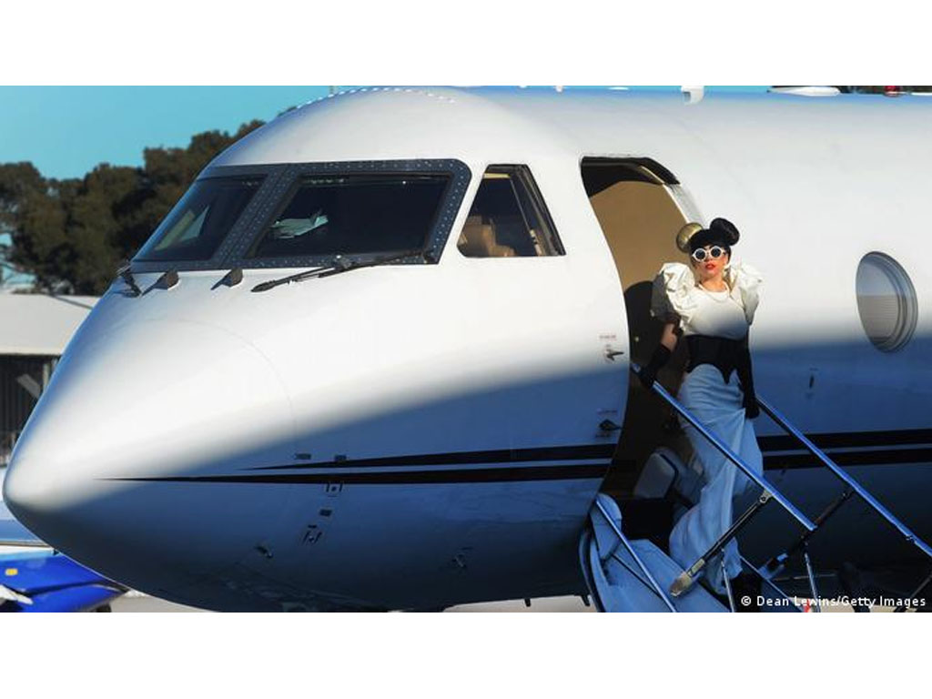 lady gaga dng jet pribadi