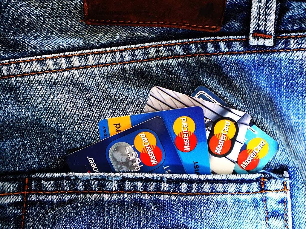 Biaya kartu kredit