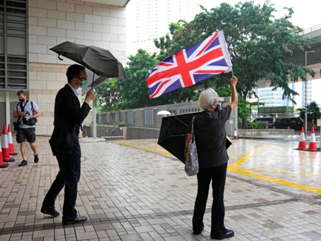 Aktivis prodemokrasi hong kong pegang bendera inggris