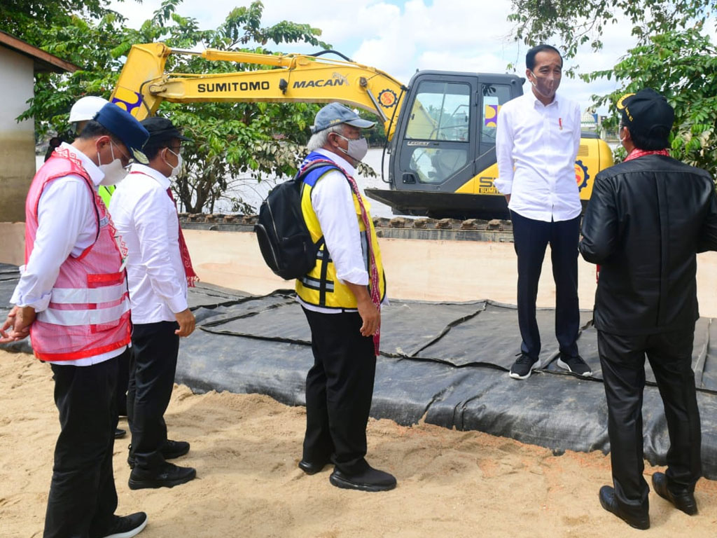 jokowi tinaju pengendalian banjir kalbar