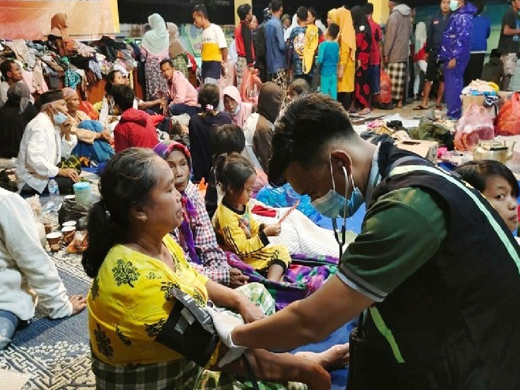 Pengungsi erupsi Gunung Semeru