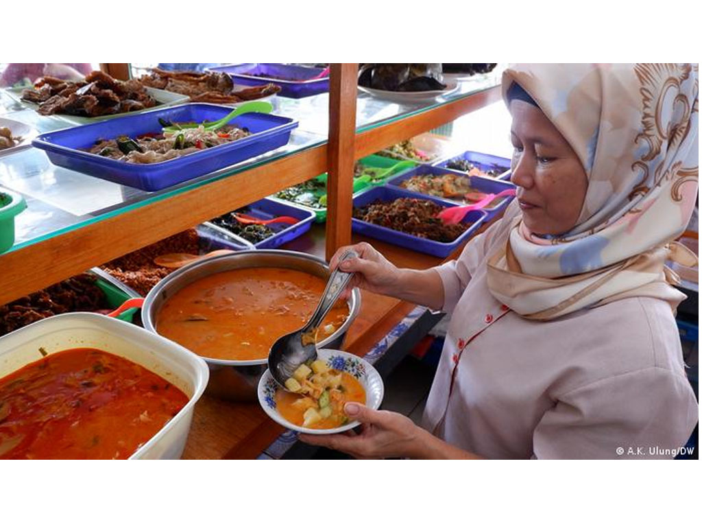 Berbagai menu makanan Betawi tempo dulu tersedia